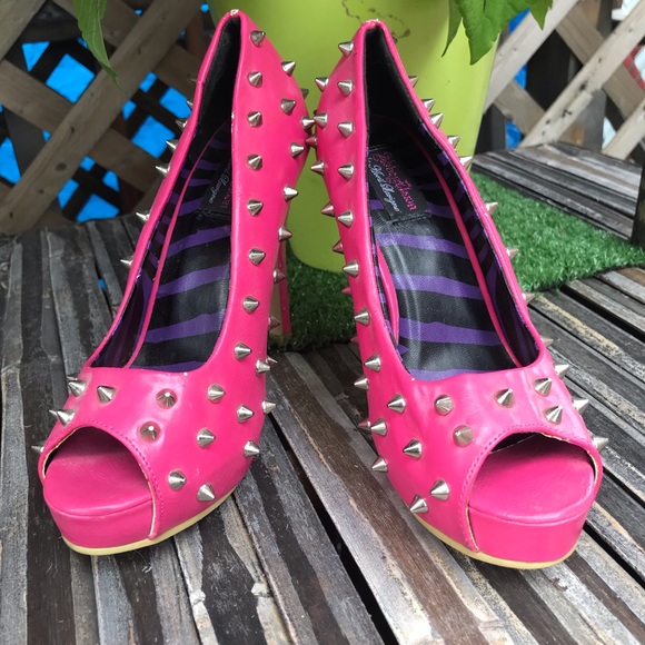 Abbey dawn by Avril Lavigne - Picture 2 of 5